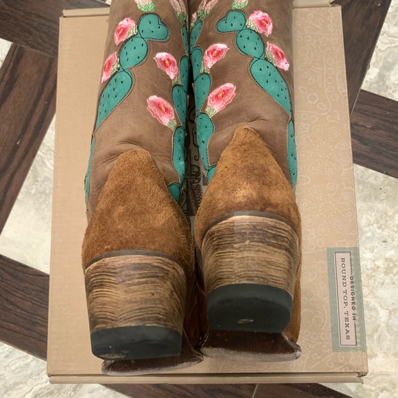 Junk Gypsy by Lane, 9.5, ladies western boot. Brown suede, pink, green cactus - Picture 11 of 14